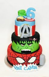 superheroes-cake-